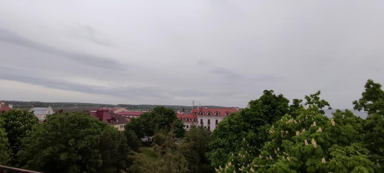 Апартаменти - Історія З Вікна Kamianets-Podilskyi Exterior photo